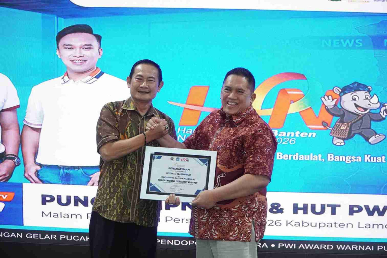 Unisla Terima Perhagaan Kampus Inovatif Dalam  HPN 2026 di Lamongan