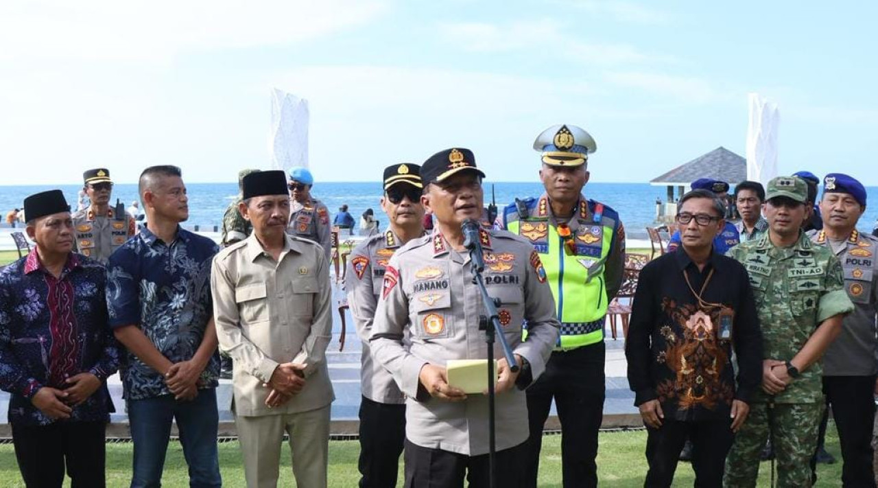 Kapolda Jawa Timur, Irjen Pol Nanang Avianto saat meninjau arus balik di Situbondo. (Foto: Polda Jatim for jatimnow.com)