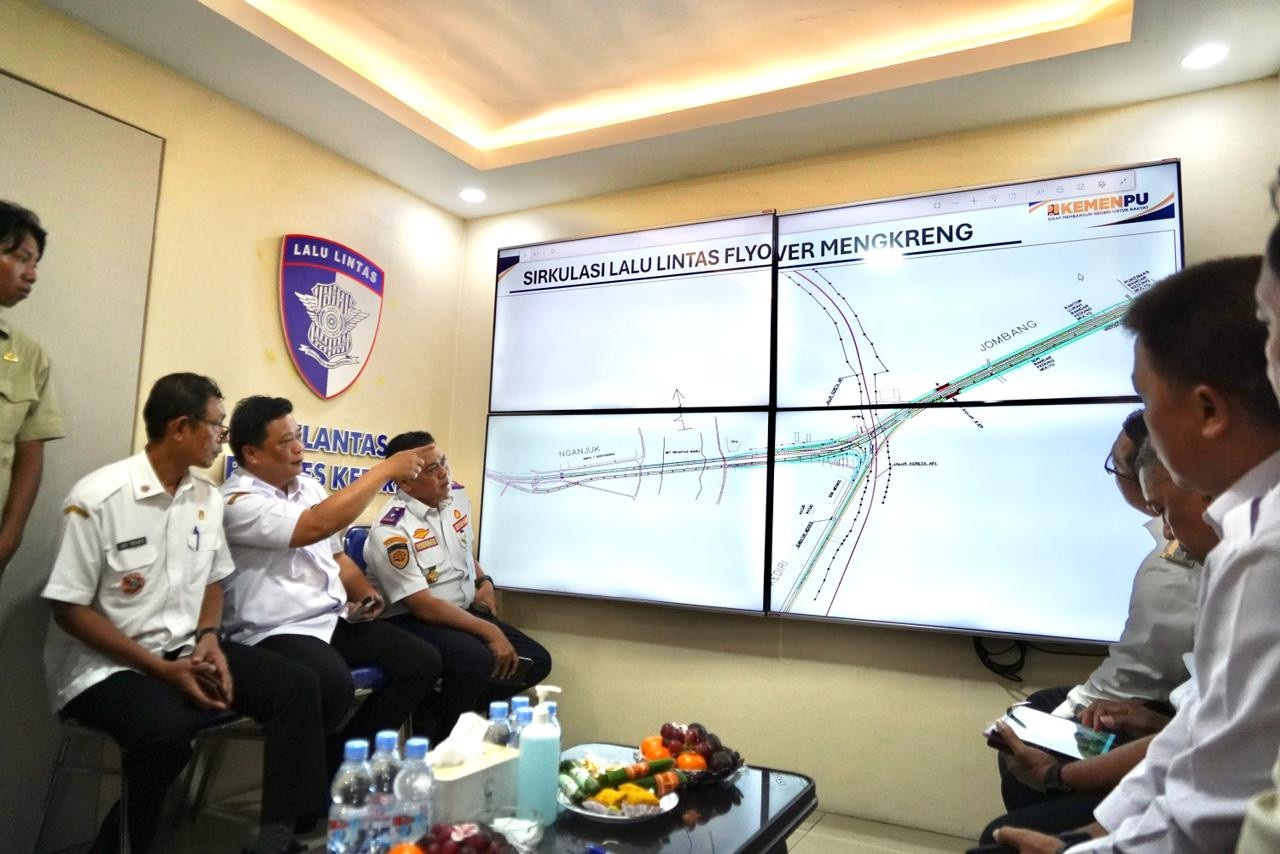 Sirkulasi flyover Mengkreng yang dipaparkan dalam pertemuan tiga kepala daerah. (Foto: Pemkab Kediri/jatimnow.com)