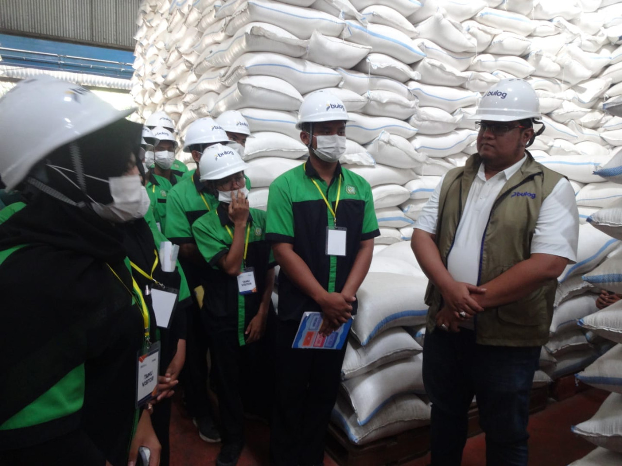 Siswa SMKN 1 Tulungagung saat mendapat penjelasan terkait Bulog. (Foto: Bramanta/jatimnow.com)