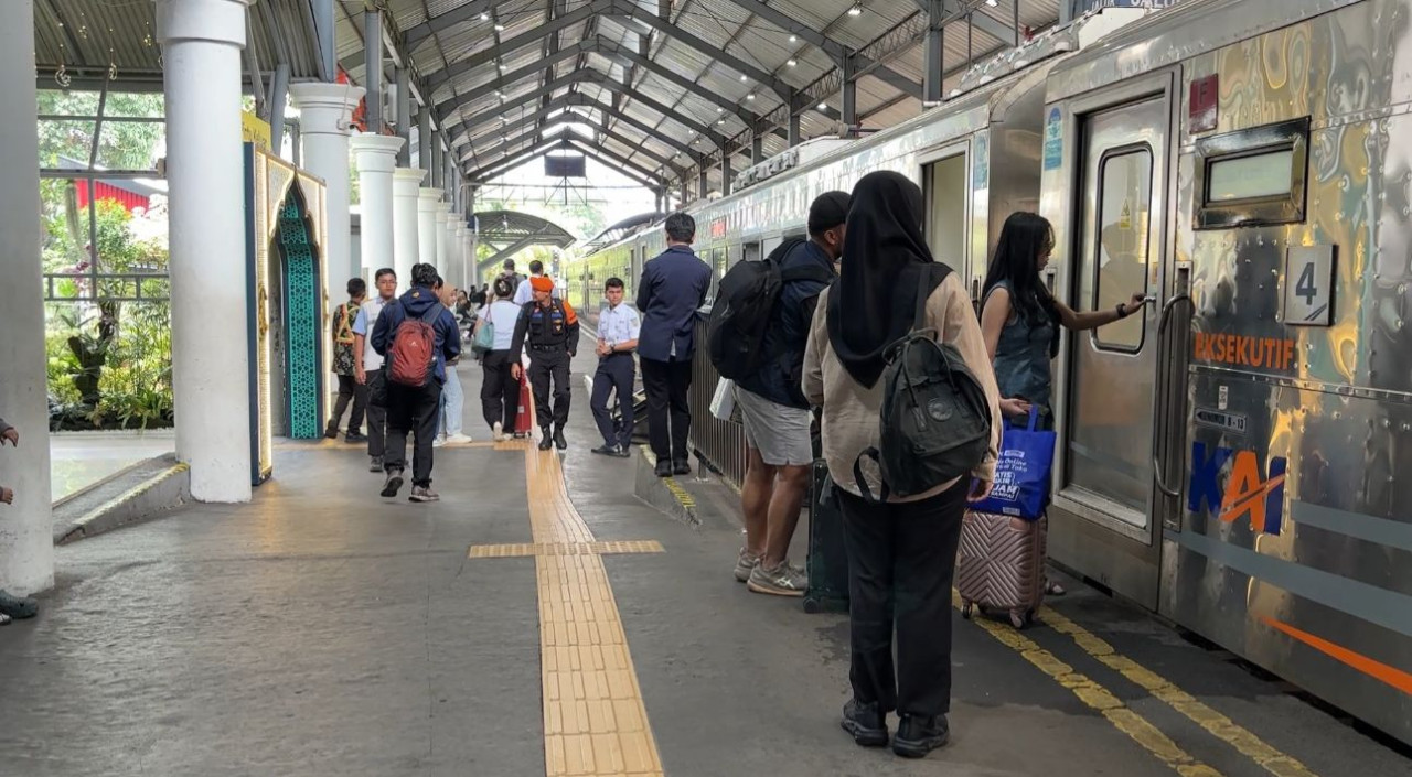 Penumpang kereta api di wilayah KAI Daop 8 Surabaya. (Foto: Humas KAI Daop 8 Surabaya for jatimnow.com)