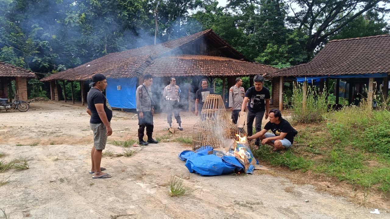 Polres Ponorogo Gerebek Judi Sabung Ayam dan Dadu, Pelaku Kocar-kacir