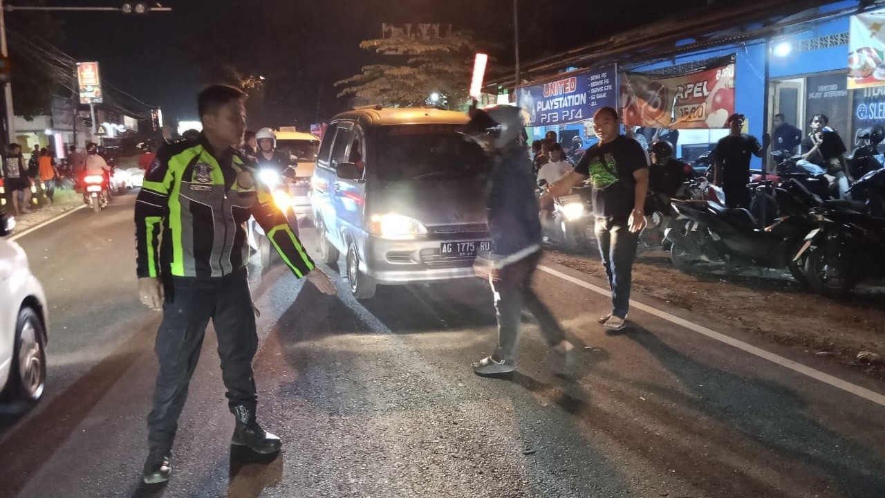 Hilang Kendali Saat Menyalip, Pelajar Tewas Tabrak Truk Tangki di Tulungagung