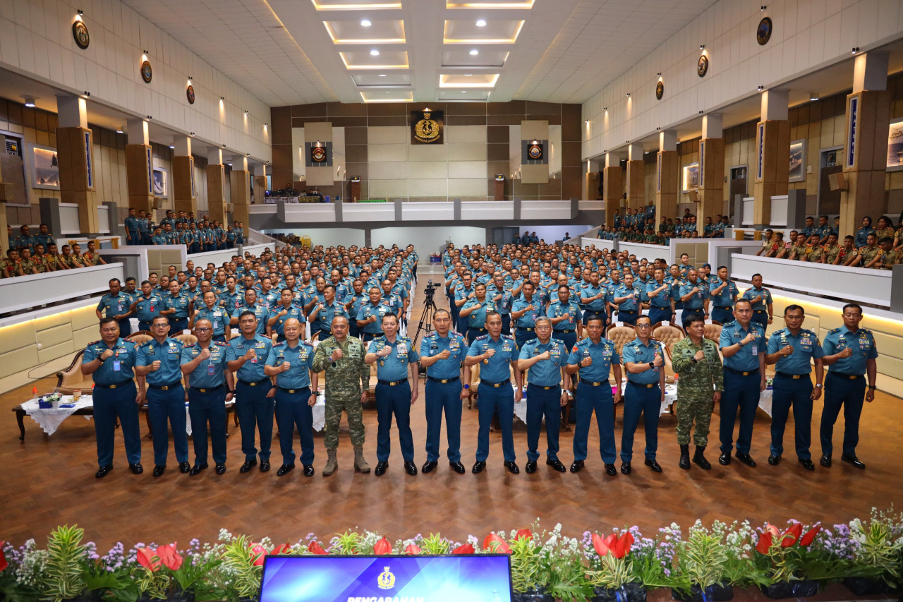 Pangkoarmada II Laksda TNI I G.P. Alit Jaya saat mengikuti pengarahan strategis. (Foto: Dinas Penerangan Koarmada II for jatimnow.com)