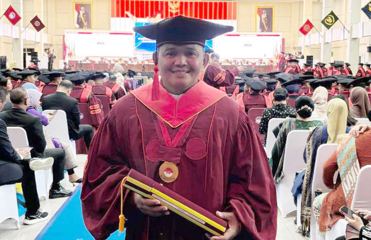 Kolonel Marinir Marhabang, saat menghadiri prosesi wisuda Program Pascasarjana (S2) di Universitas Pertahanan Republik Indonesia (Unhan RI), pada Kamis (9/4/2026). (Foto: Dispen Kormar for jatimnow.com)