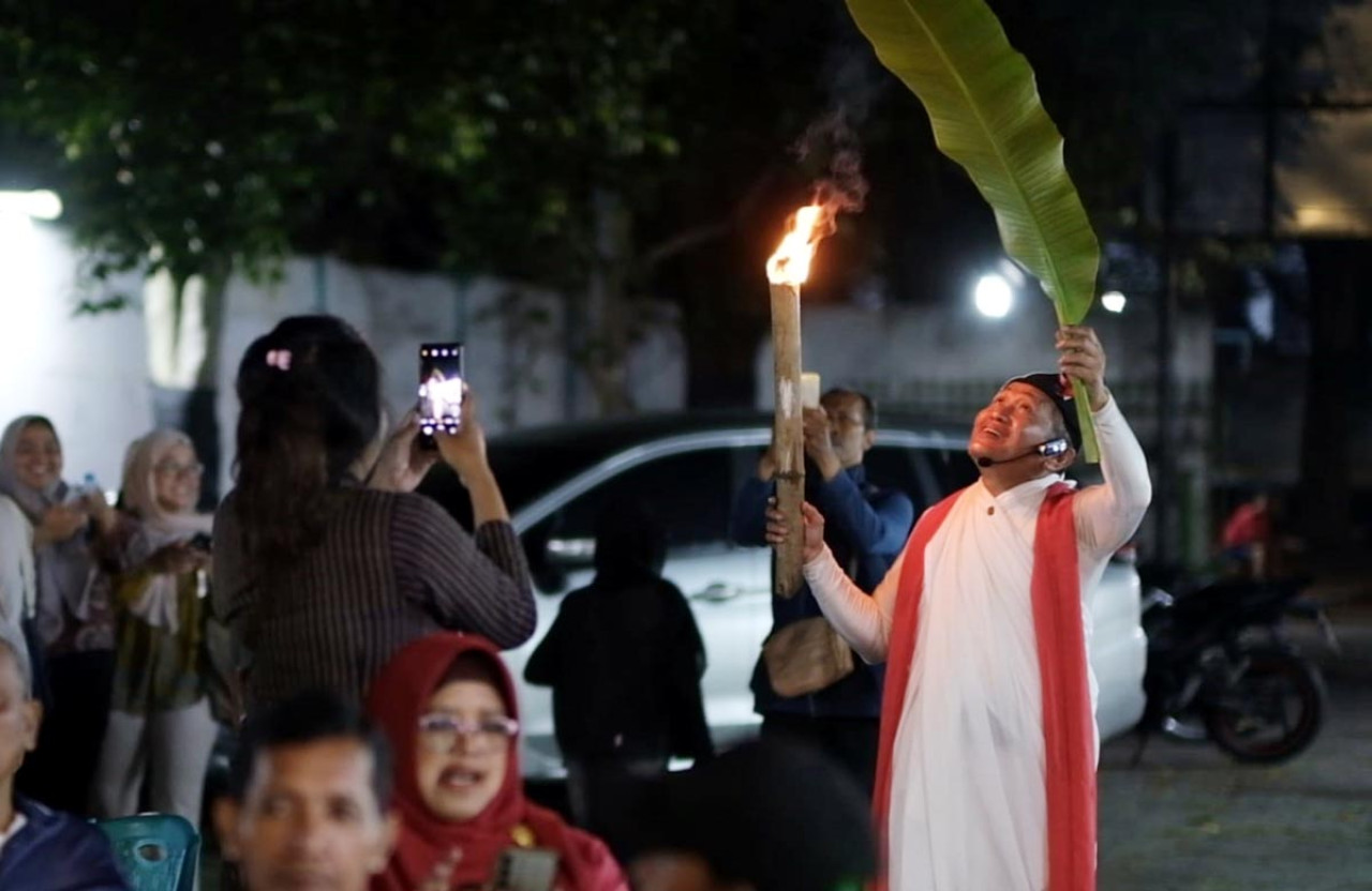 Meimura membawa "Besut Jajah Deso" ke Sidoarjo, menyentil keserakahan juragan tambak sekaligus menawarkan napas baru bagi kelestarian ludruk konvensional. (Foto: Meimura for jatimnow.com)