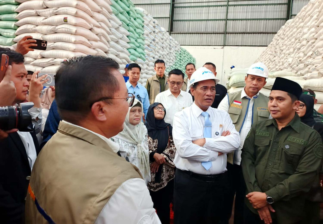 Cek Stok Beras di Sidoarjo, Mentan Amran Bantah Isu Impor