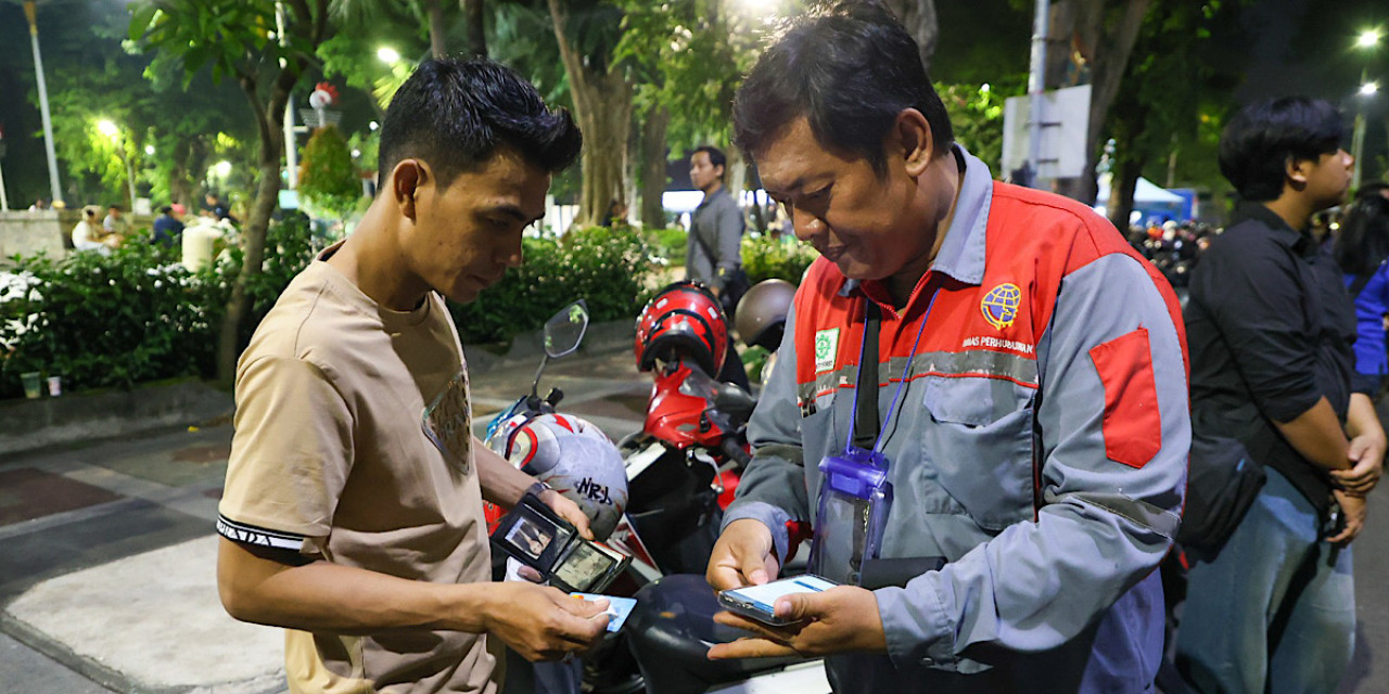 Pemkot Surabaya Libatkan 616 Jukir Perluas Parkir Digital, Siapkan 3 Skema Bayar