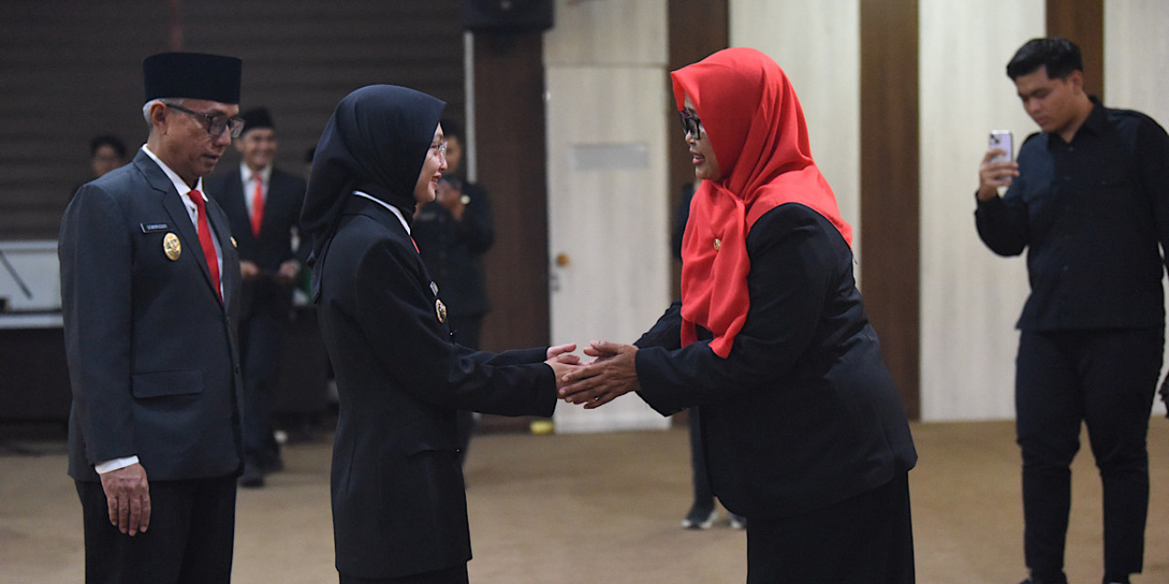 Mbak Vinanda melantik Pj Sekda Kota Kediri. (Foto: Pemkot Kediri/jatimnow.com)