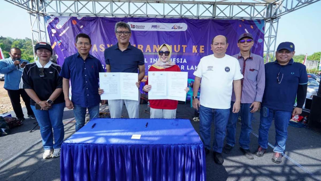 Penandatanganan BAST area workshop dari PT Lamongan Marine Industry kepada PT PAL Indonesia di Desa Sidokelar, Sabtu (18/4/2026). (Foto: PT PAL for jatimnow.com)