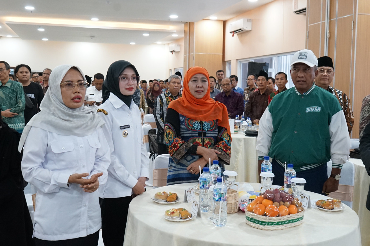 Mbak Vinanda bersama Gubernur Jawa Timur Khofifah Indar Parawansa. (Foto: Pemkot Kediri/jatimnow.com)
