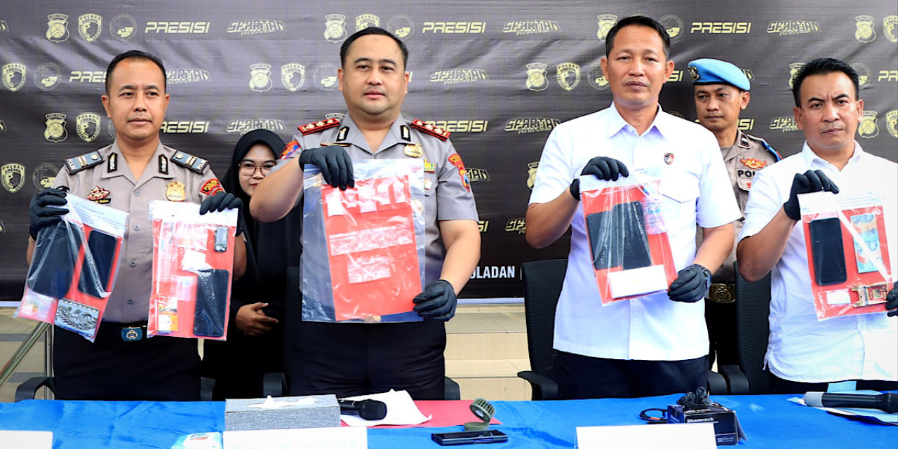 Kapolres Gresik, AKBP Ramadhan Nasution saat memimpin press conference ungkap kasus jaringan narkoba lintas wilayah Madura, Gresik, Bawean. (Foto: Humas Polres Gresik)
