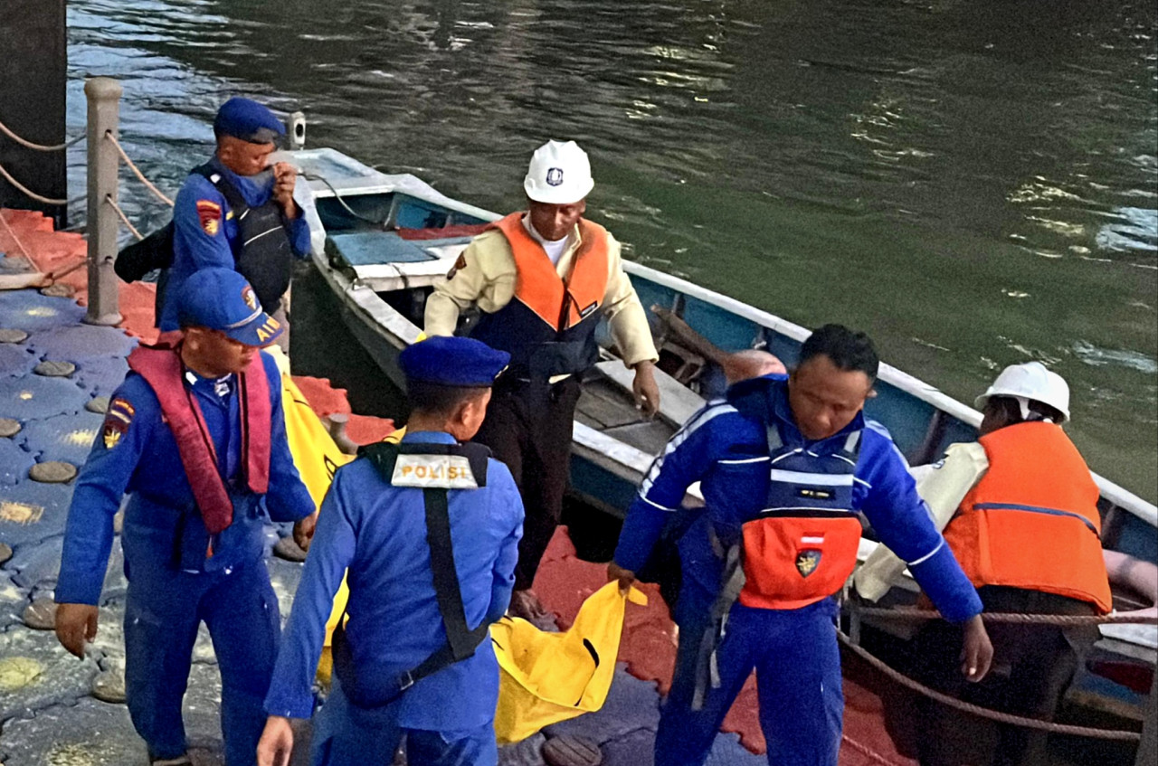 Satpolairud Gresik Evekausi Temuan Jasad Lansia Asal Lamongan di Dermaga Petro
