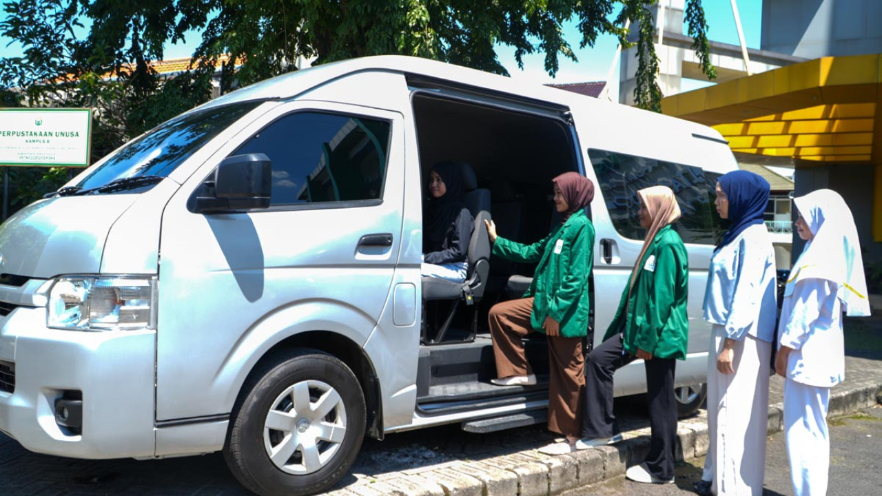 Unusa meluncurkan layanan transportasi Hi UNUSA Shuttle sebagai solusi mobilitas sekaligus langkah efisiensi energi di Surabaya. (Foto: Humas Unusa for jatimnow.com)