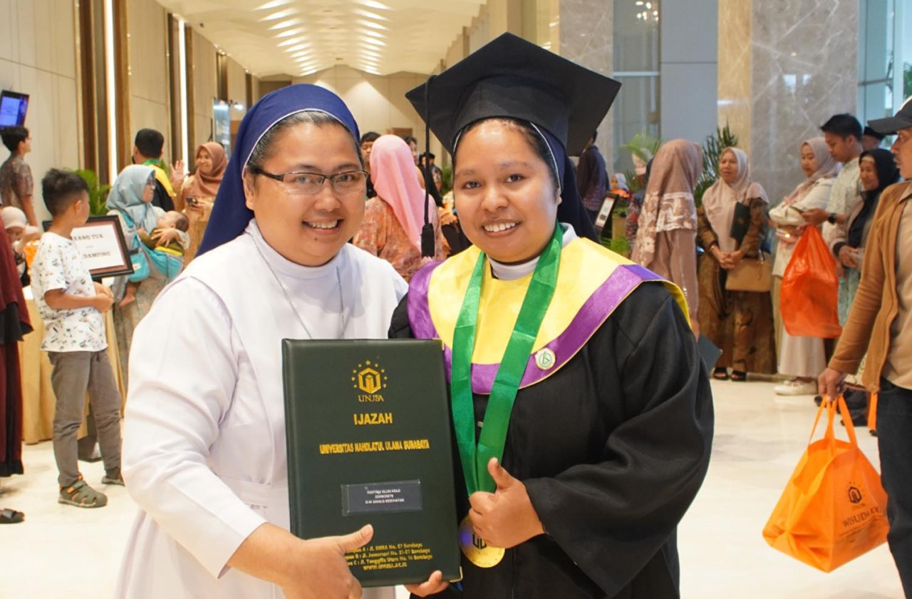 Suster Yustina Klun Kolo, lulusan Program Studi D4 Analis Kesehatan Unusa Surabaya. (Foto: Humas Unusa for jatimnow.com)
