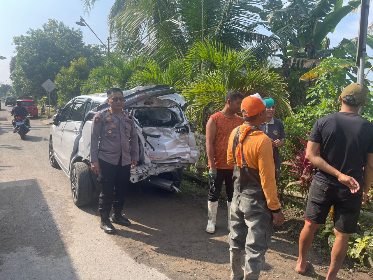 Mobil Expander di Blitar Tertabrak Kereta Api, Sopir dan Penumpang Selamat