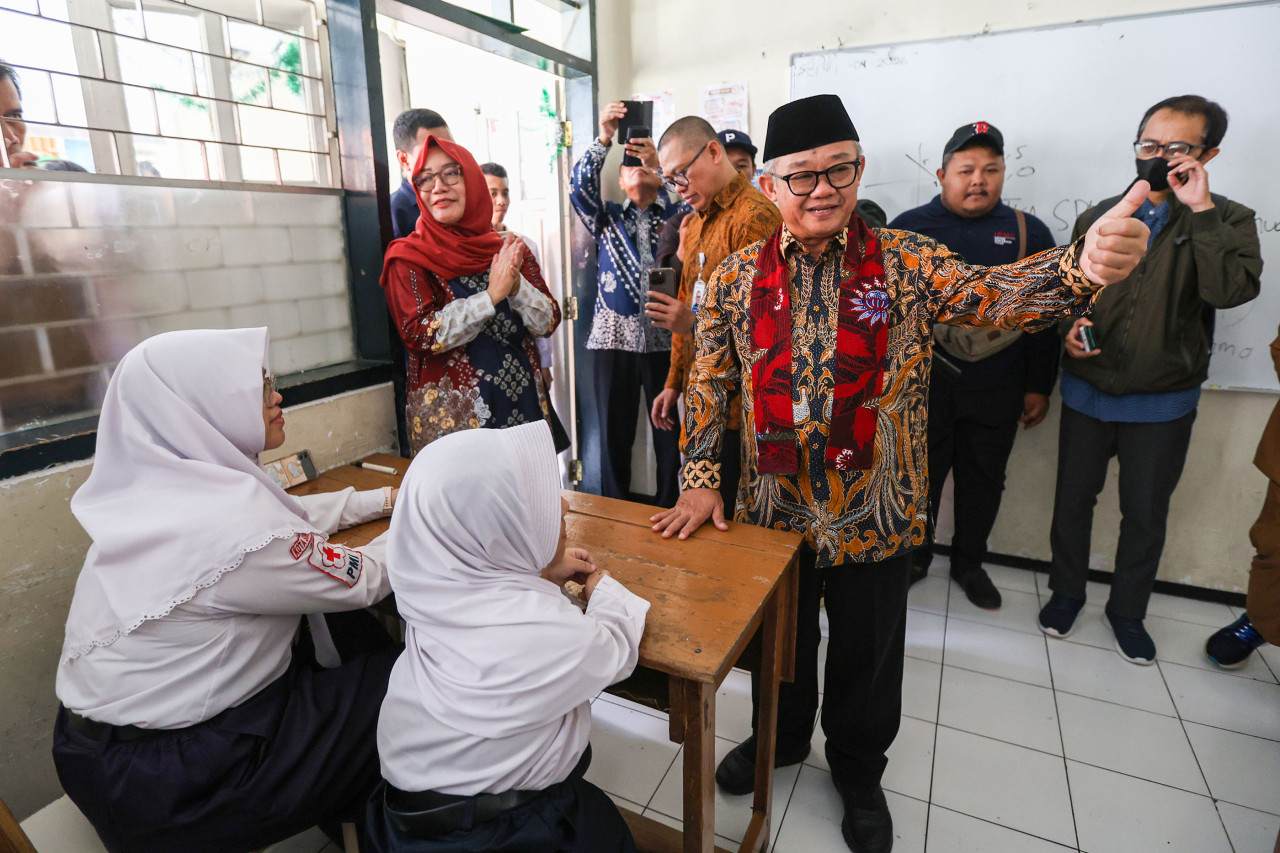 Mendikdasmen Pantau TKA Hari Kedua di Surabaya