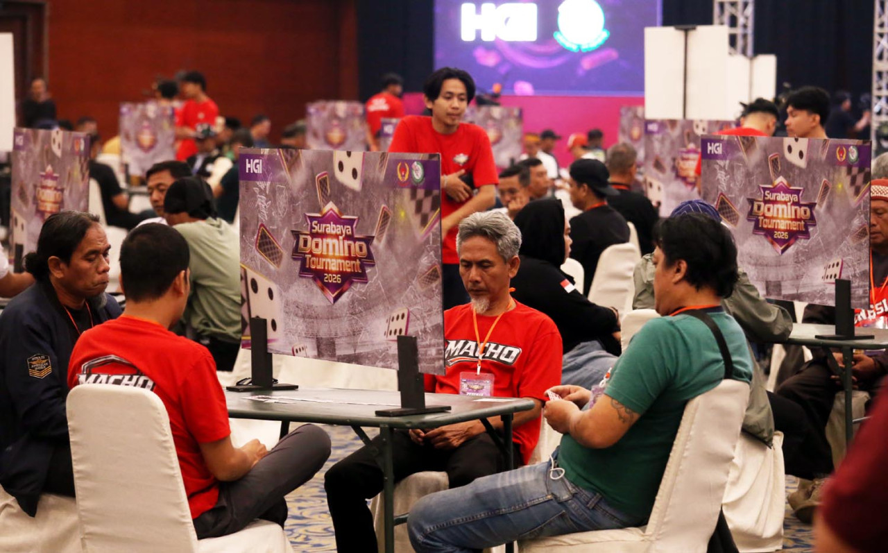 Peserta adu strategi dan kecerdasan di ajang Surabaya Domino Tournament 2026. (Foto: Ali Masduki/jatimnow.com)