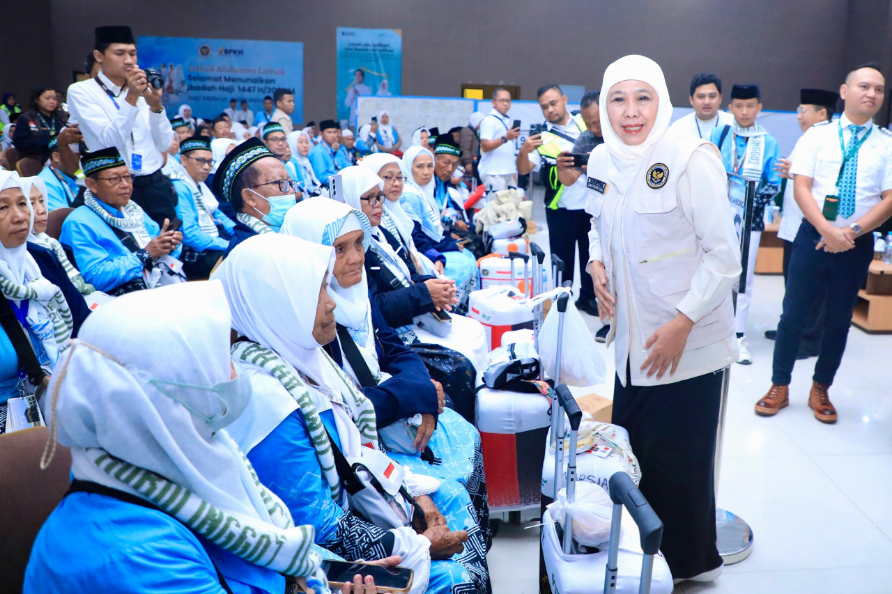 Gubernur Jatim melepas keberangkatan Jemaah Haji Embarkasi Surabaya. (Foto: Humas Pemprov Jatim for jatimnow.com)