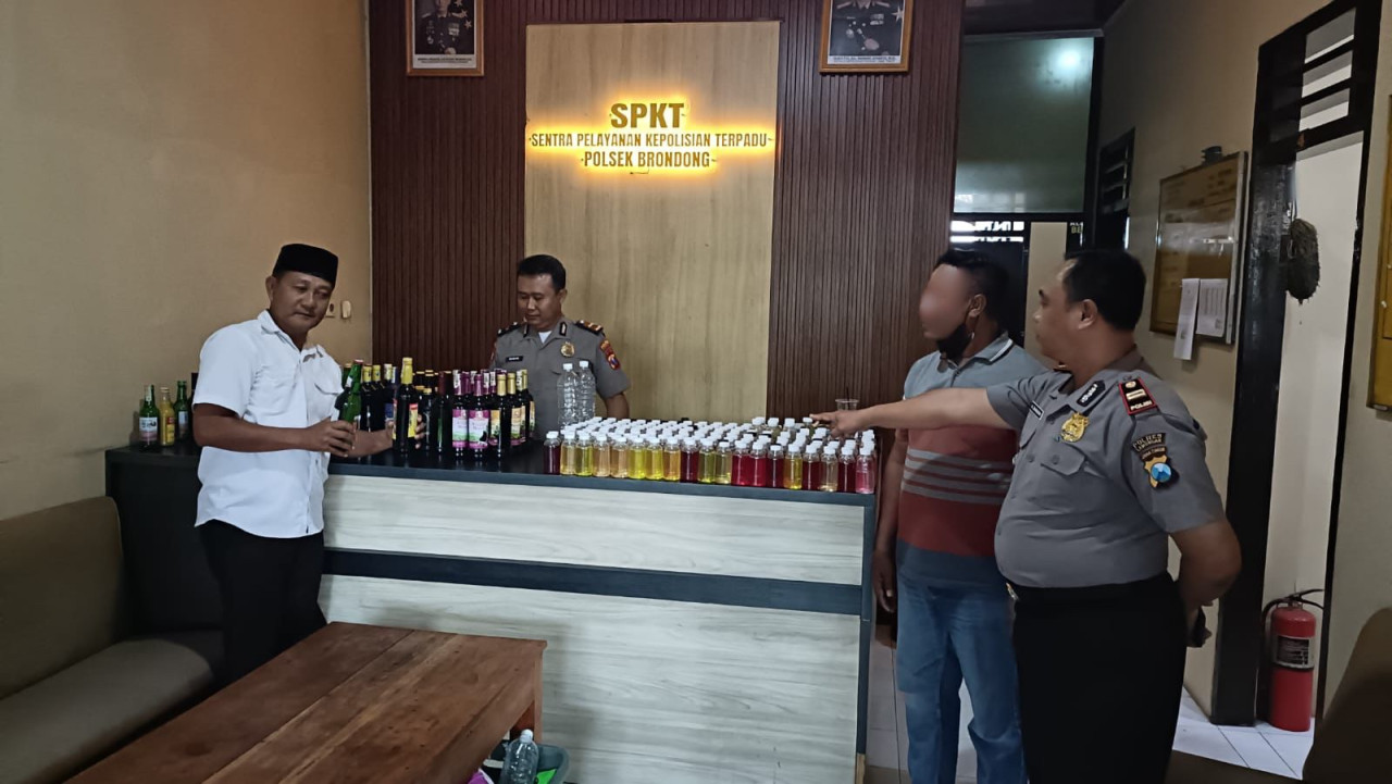 Ratusan Botol Miras Diamankan Polsek Brondong Lamongan