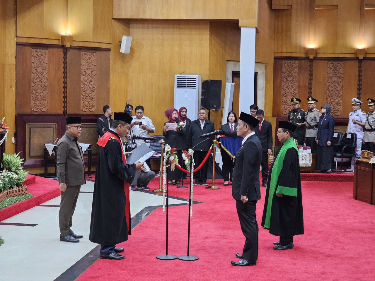 Prosesi pelantikan Syaifuddin Zuhri menjadi Ketua DPRD Surabaya (foto: Ni'am Kurniawan/jatimnow.com)
