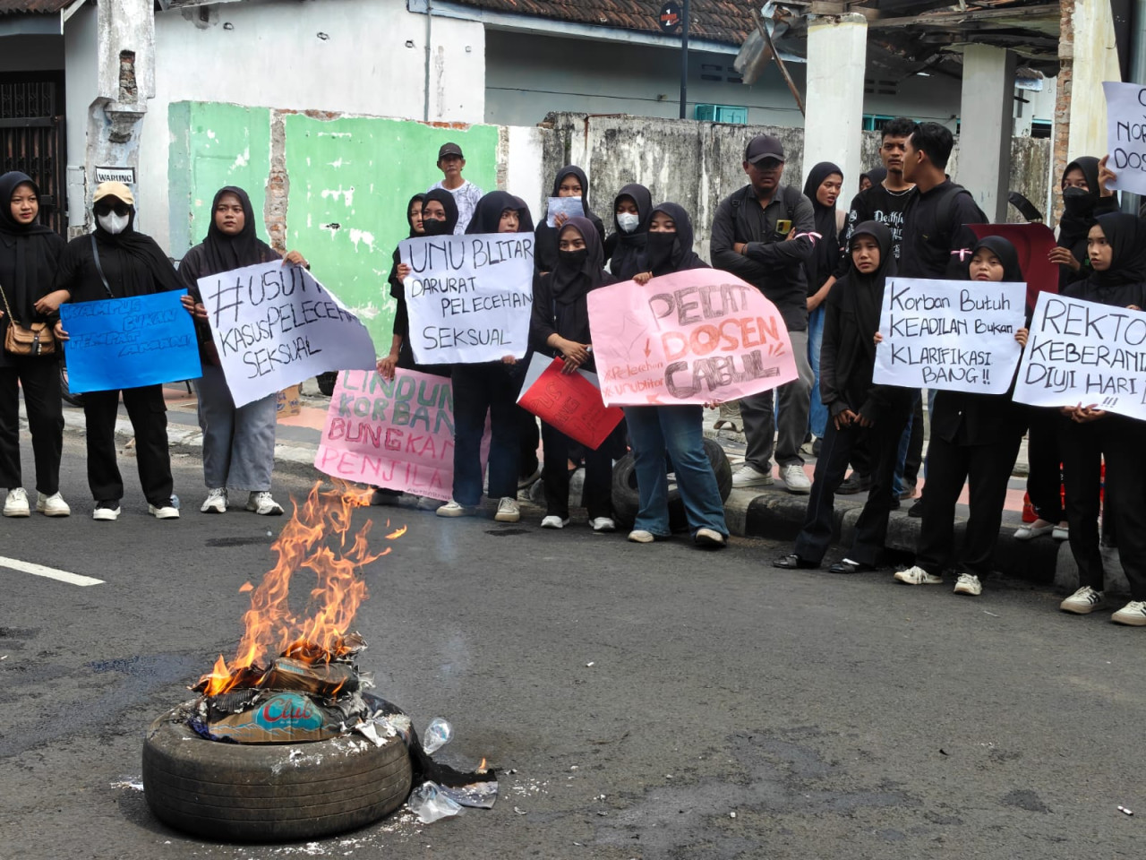 Mahasiswa UNU Blitar Gelar Aksi, Minta Dosen Pelaku Kekerasan Seksual Dipecat