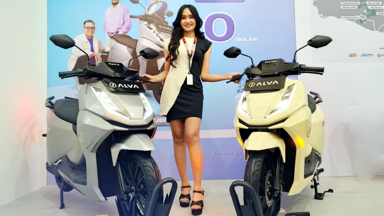 ALVA memperkuat ekosistem motor listrik di Jawa Timur lewat IIMS Surabaya 2026 dengan menghadirkan N3 Next Gen dan jaringan charging station. (Foto: Ali Masduki/jatimnow.com)