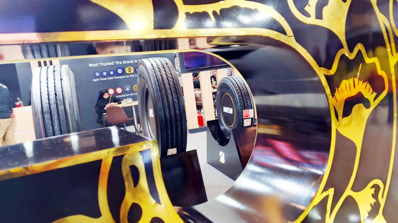 Bridgestone kembali jadi official tire partner IIMS Surabaya 2026 sambil memperluas jaringan ritel dan layanan di Jawa Timur. (Foto: Ali Masduki/jatimnow.com)