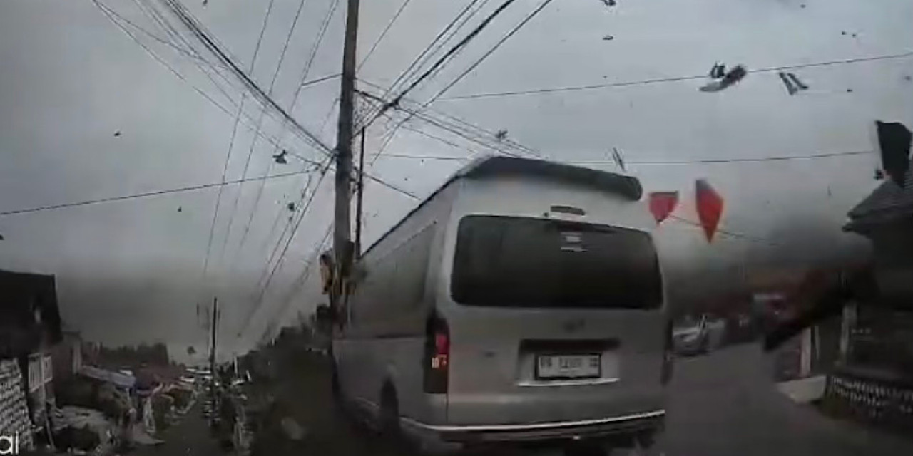 Cerita Sopir Rombongan Turis Singapura dalam Tabrakan Beruntun di Jalur Bromo