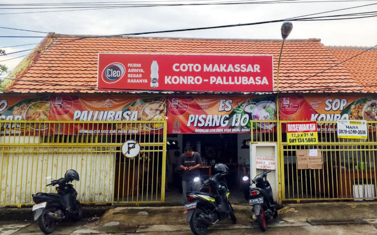 kedai Coto Konro Makassar Daeng Banna, di Gayugsari Barat, Surabaya. (Foto: Ali Masduki/jatimnow.com)