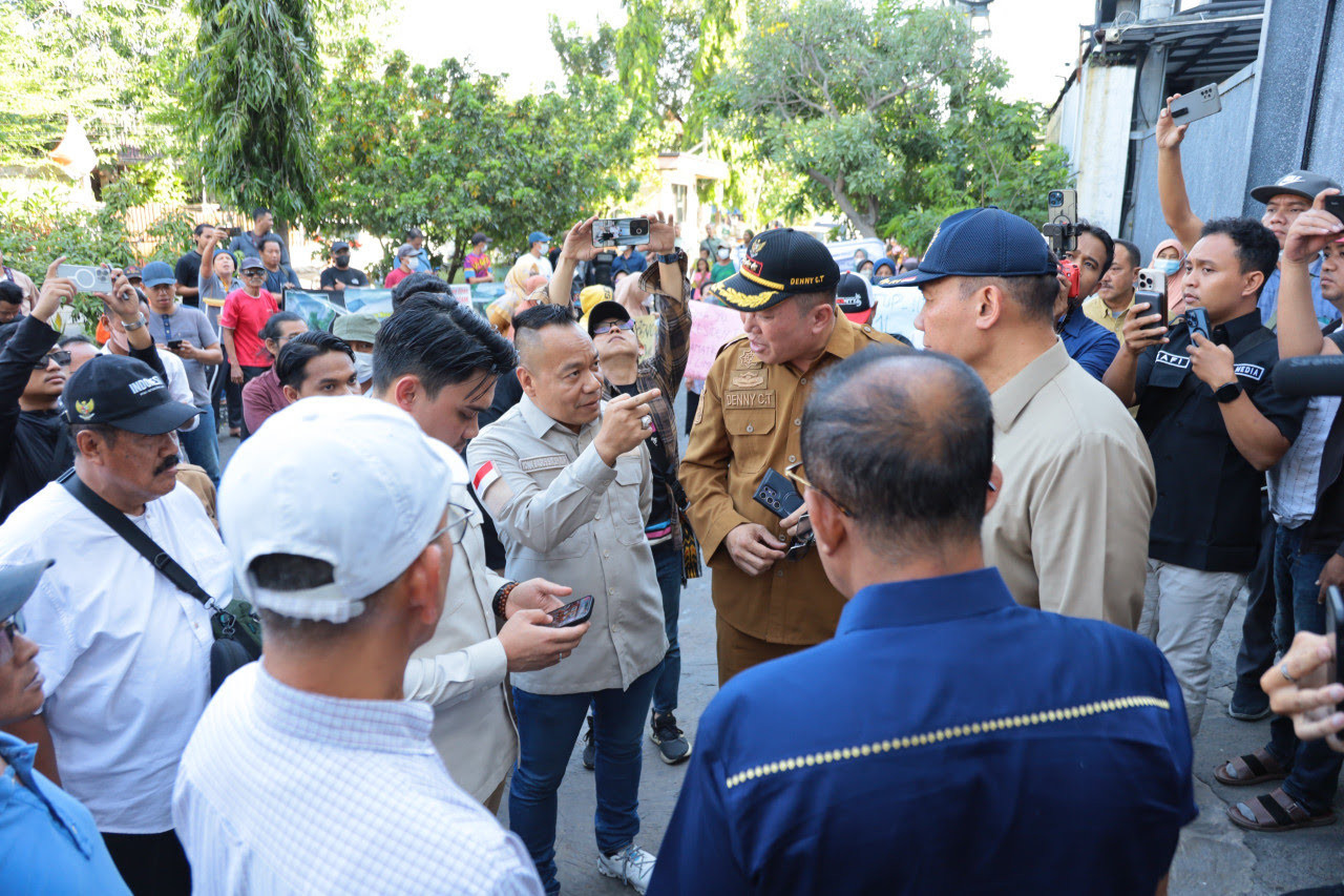 Yona Bagus saat memperjuangkan tuntutan butuh Surabaya (ilustrasi/jatimnow.com)