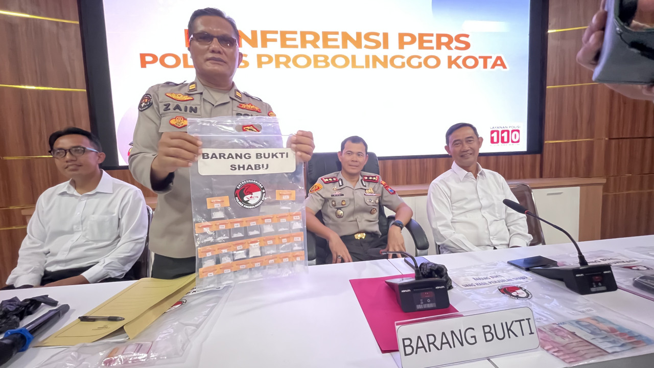 Polres Probolinggo Kota menggelar konferensi pers penangkapan jaringan narkoba dalam sebulan terakhir. (Foto: Ide Farid Nasution/ jatimnow.com)