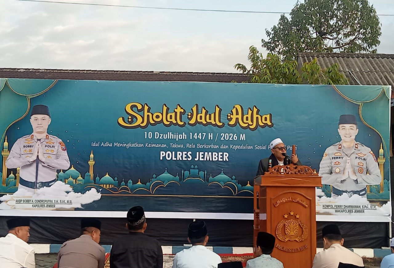 Prof. Hepni jadi khotib Salat Idul Adha di Mapolres Jember (Foto: Humas UIN KHAS Jember for jatimnow.com)