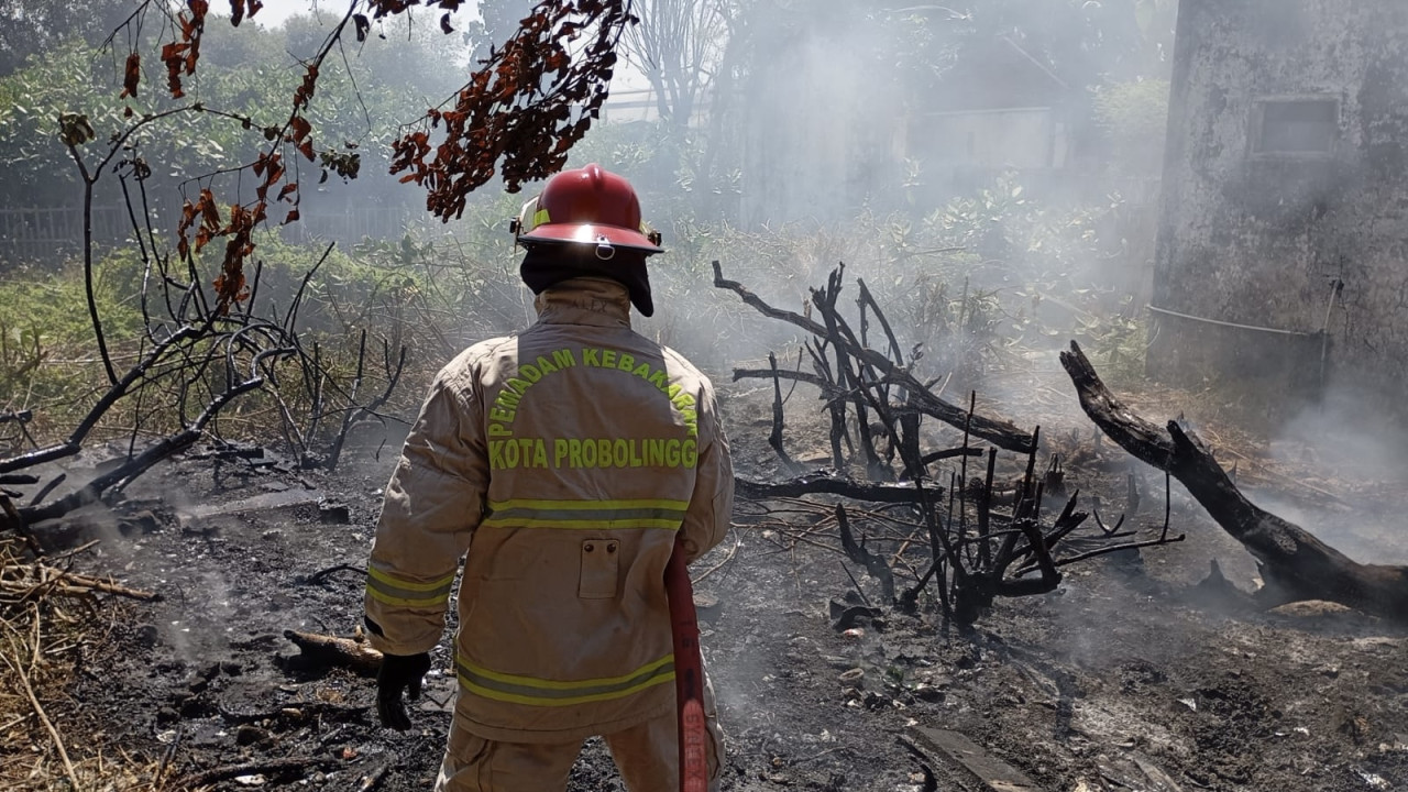 Rumah di Kawasan Padat Penduduk Probolinggo Nyaris Terbakar Gegara Sampah