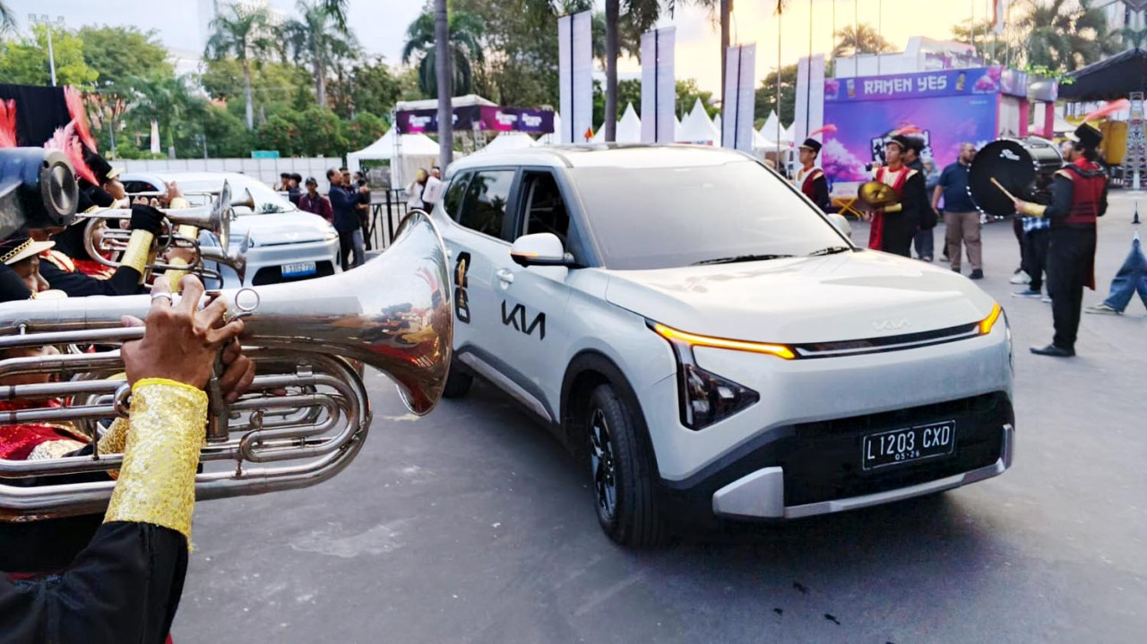 Kia menghadirkan line up unggulan dan memperkuat strategi pasar Indonesia lewat IIMS Surabaya 2026. (Foto: Ali Masduki/jatimnow.com)