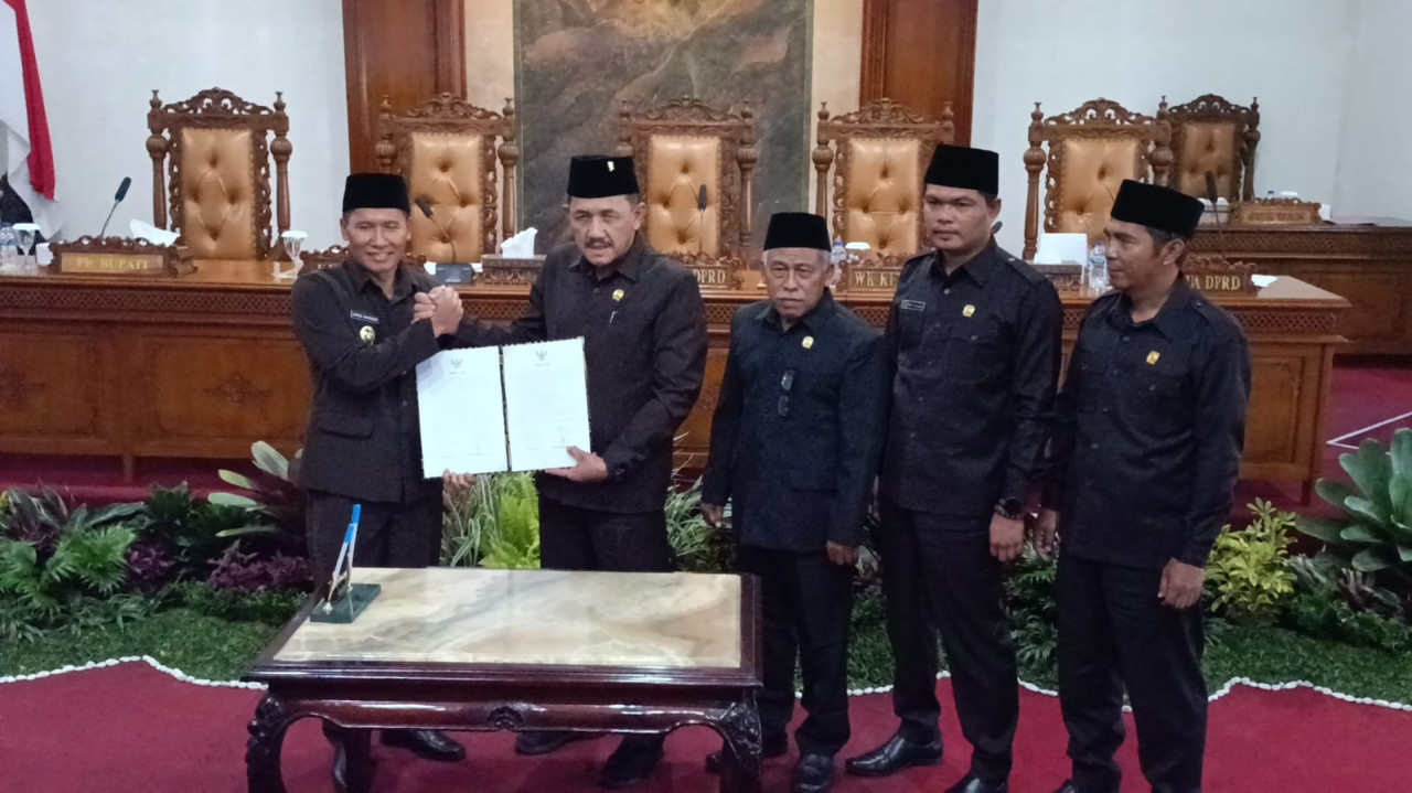 Hadiri Rapat Paripurna, Plt Bupati Tulungagung Terima Rekomendasi LKPJ 2025