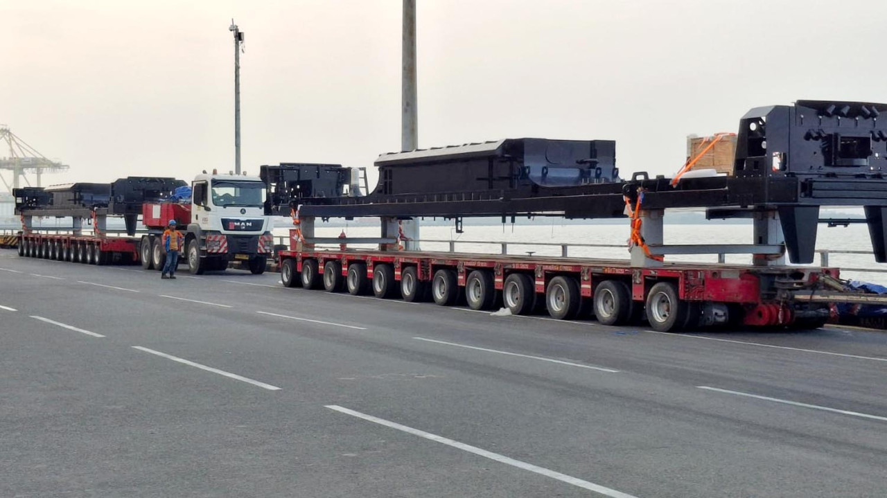 Terminal Petikemas Surabaya Kembali Layani Ekspor Komponen Lokomotif INKA