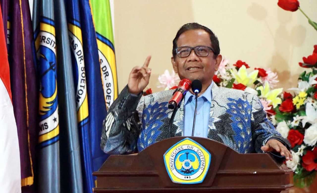 Pakar hukum tata negara, Mahfud MD, membedah persoalan pelik tersebut saat berbicara dalam kuliah umum di Unitomo Surabaya. (Foto: Humas Unitomo for jatimnow.com)