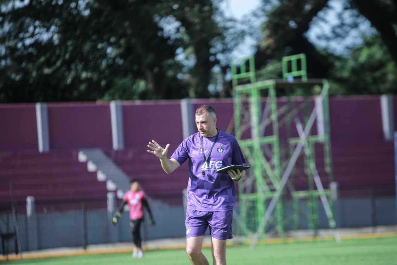 Pelatih Persik Kediri Marcos Reina Torres . (Foto: Persik Kediri for jatimnow.com)