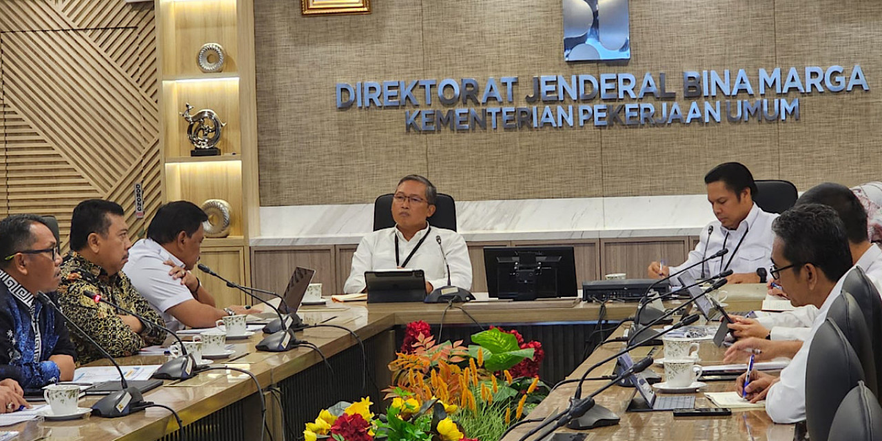 Bupati Jombang Warsubi, bersama Bupati Nganjuk Marhaen Djumadi menggelar pertemuan koordinasi dengan Direktur Jenderal Bina Marga Kementerian PU, di Jakarta. (Foto: Pemkab Jombang/jatimnow.com)