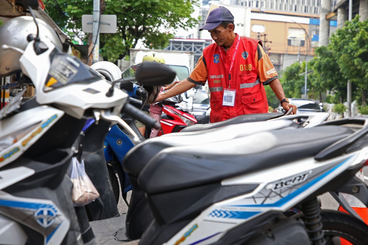 Penerapan parkir digital di Surabaya. (Foto: Pemkot Kediri/jatimnow.com)