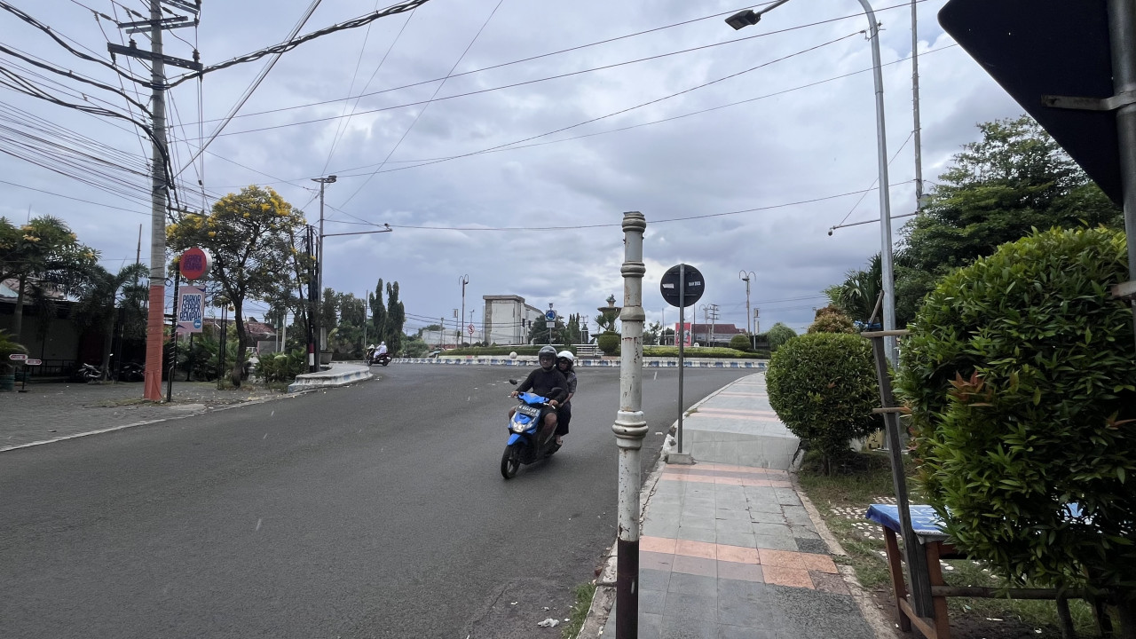 Salah satu plakat yang hilang di sekitaran Glaser Probolinggo. (Foto: Ide Farid/jatimnow.com)