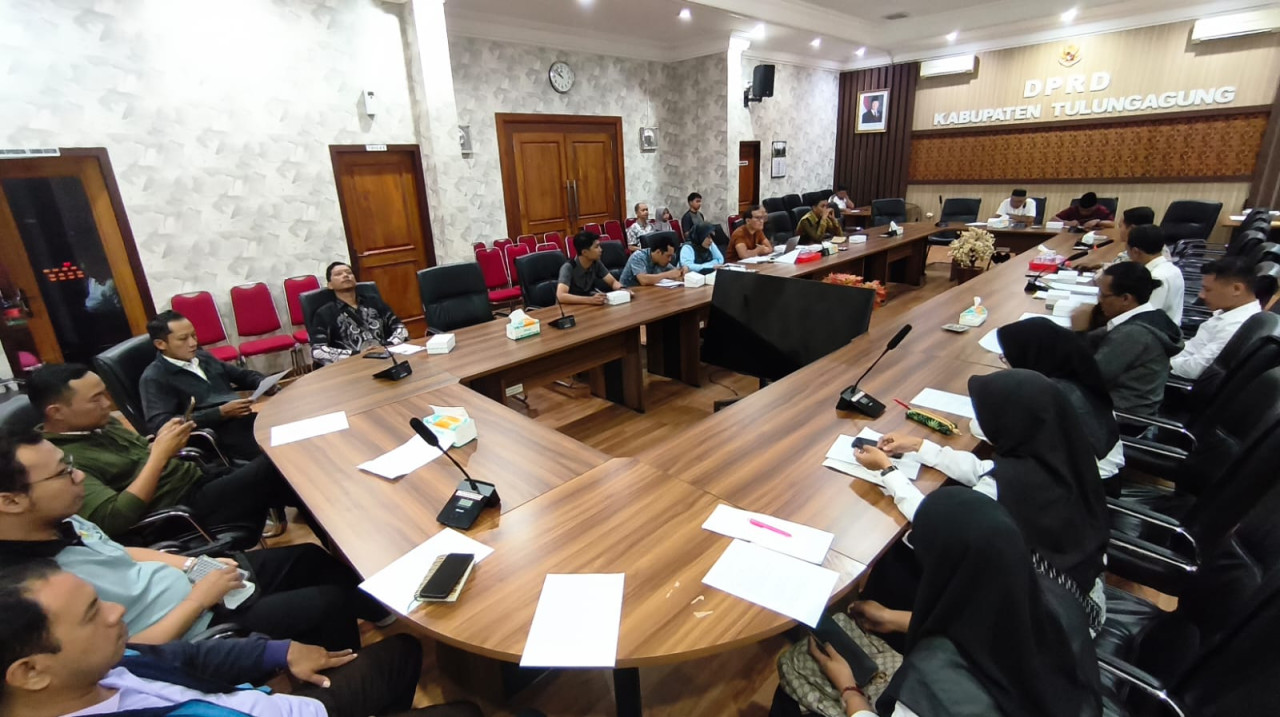 Datangi DPRD, PPPK Paruh Waktu di Tulungagung Wadul Gaji Tak Layak