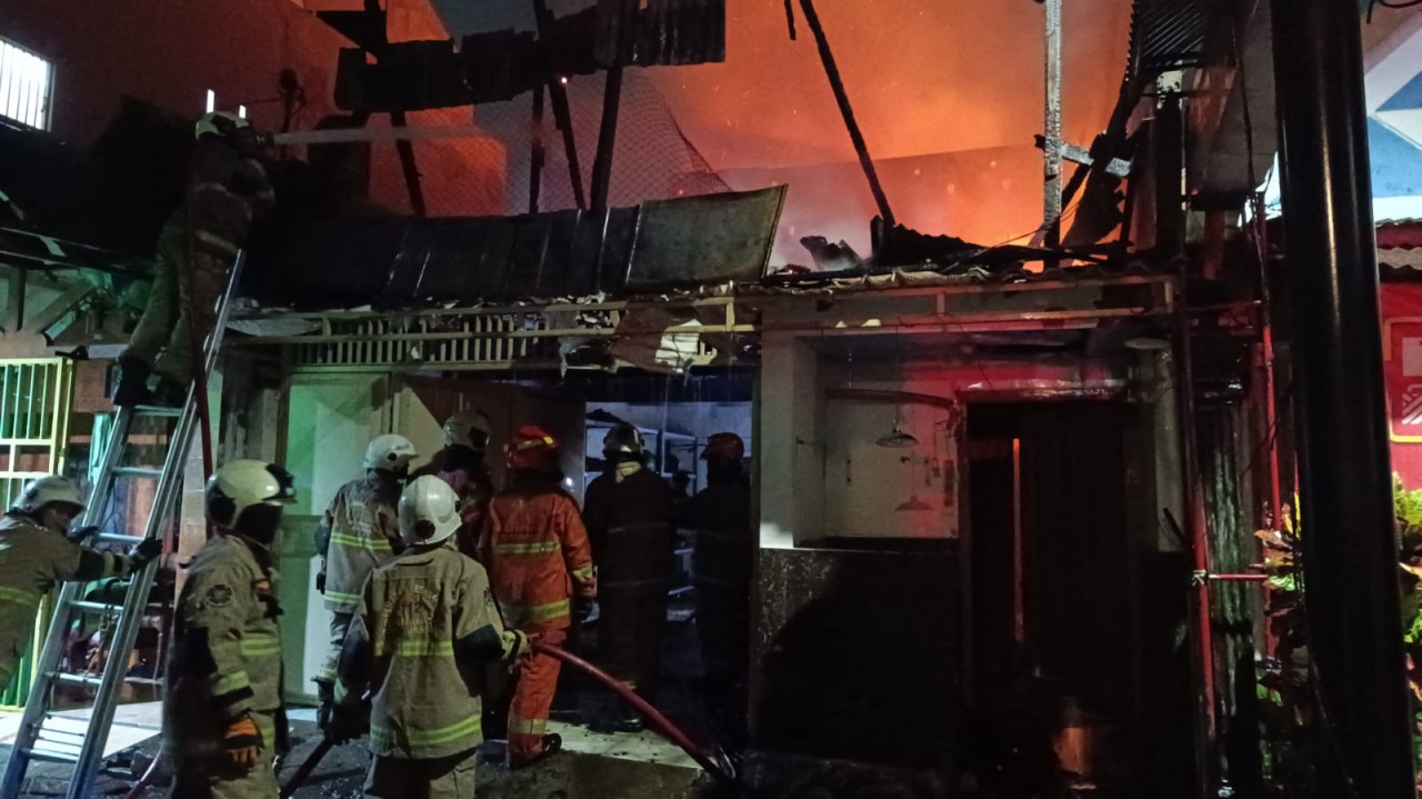 Rumah Dua Lantai di Sawahan Surabaya Terbakar, Diduga Dipicu Obat Nyamuk Bakar