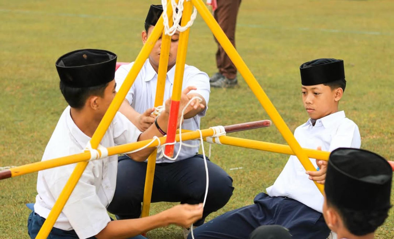 Lomba Pioneering Latih Kekompakan dan Mental Santri Nurul Jadid