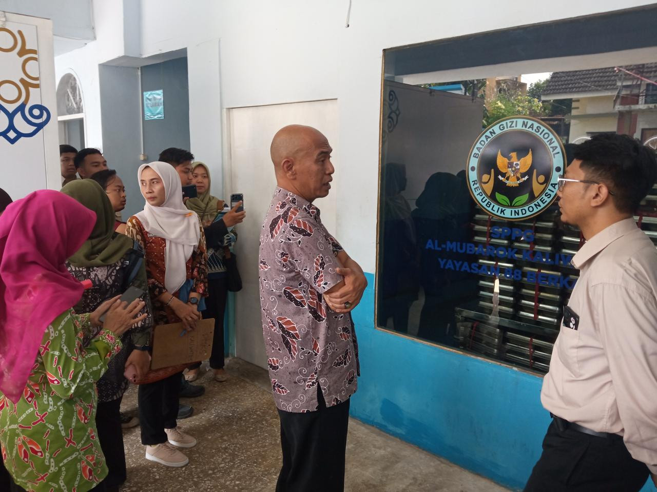 Ketua Satgas MBG, Achmad Imam Fauzi saat sidak SPPG Al-Mubarok. (Foto: Sugianto/jatimnow.com)