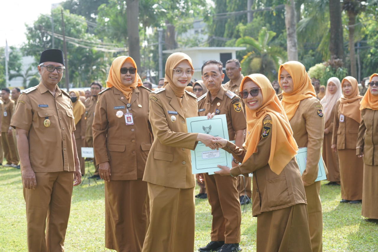 Wali Kota Kediri Serahkan SK Kenaikan Pangkat, Dorong Program Nyata bagi Warga