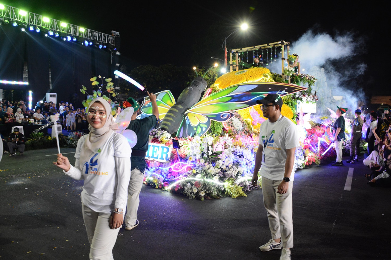 Salah seorang peserta menikmati kemeriahan Surabaya Vaganza 2026 (foto-foto: Kominfo Surabaya for jatimnow.com)