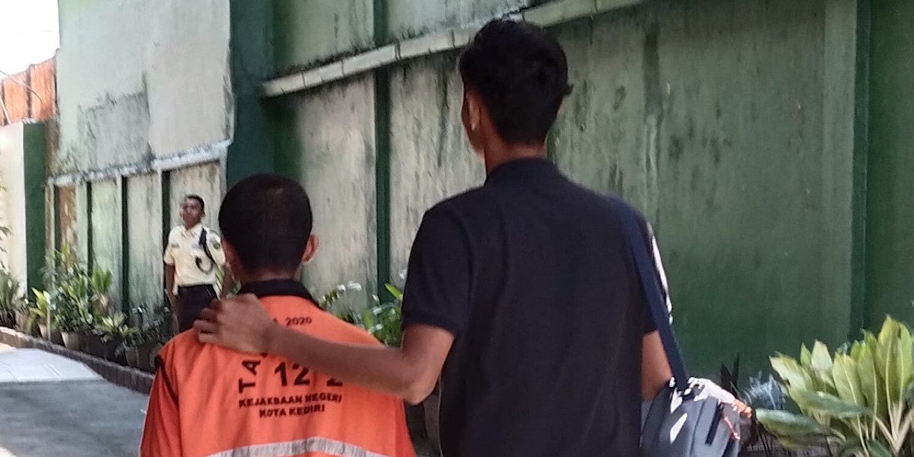Terdakwa Anak dalam Kasus Tewasnya Balita di Kediri Divonis 4 Tahun, Ibu Menangis