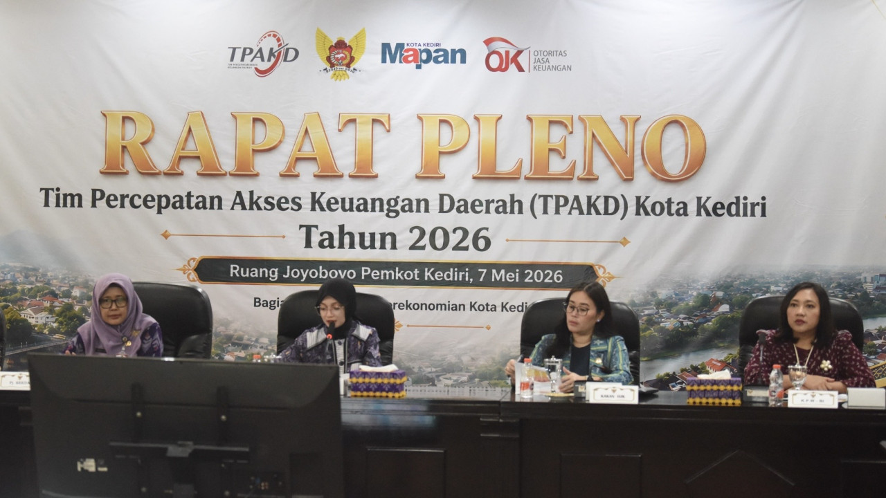 Wali Kota Kediri Vinanda Prameswati memberikan arahan dalam Rapat Pleno Tim Percepatan Akses Keuangan Daerah (TPAKD) tahun 2026. (Foto: Pemkot Kediri/jatimnow.com)